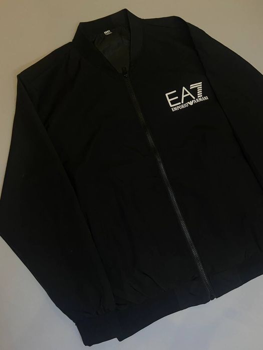 Продам жилети  Canada Goose, The North Face і вітровку EA7