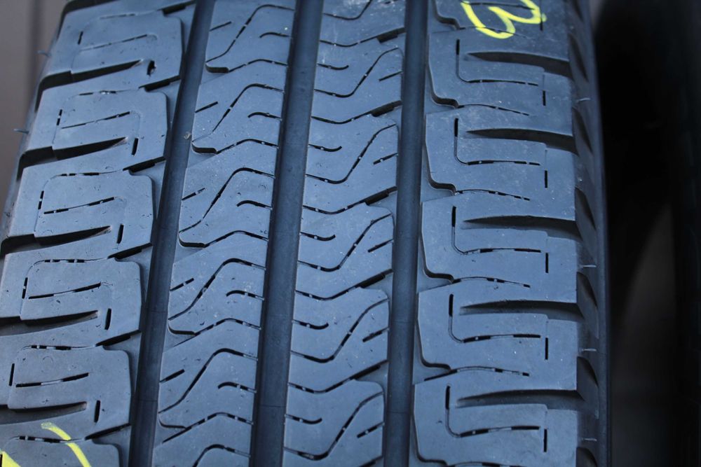225 75 R16CP  Michelin Agiis Camping