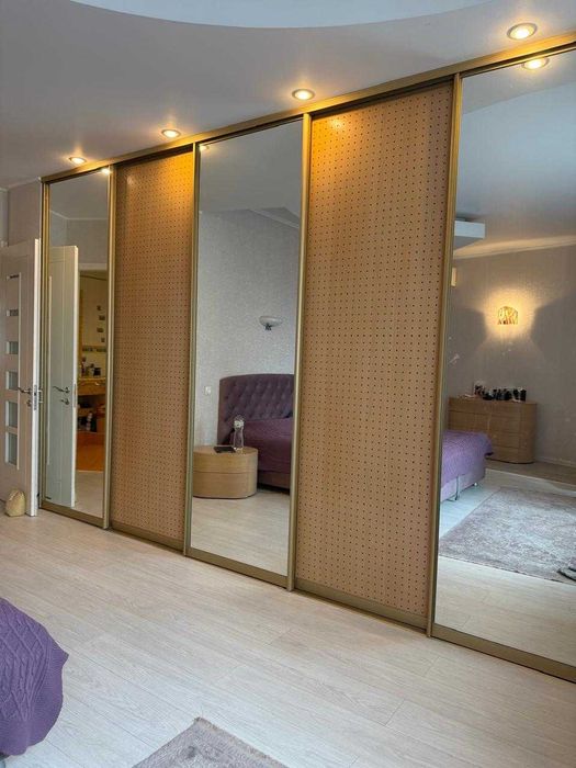 Продам 3к квартиру на  Академіка Чекмарьова 150м