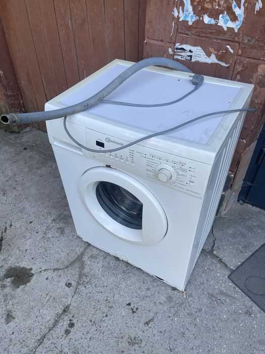 Продам стіралку Bauknecht 700 грн