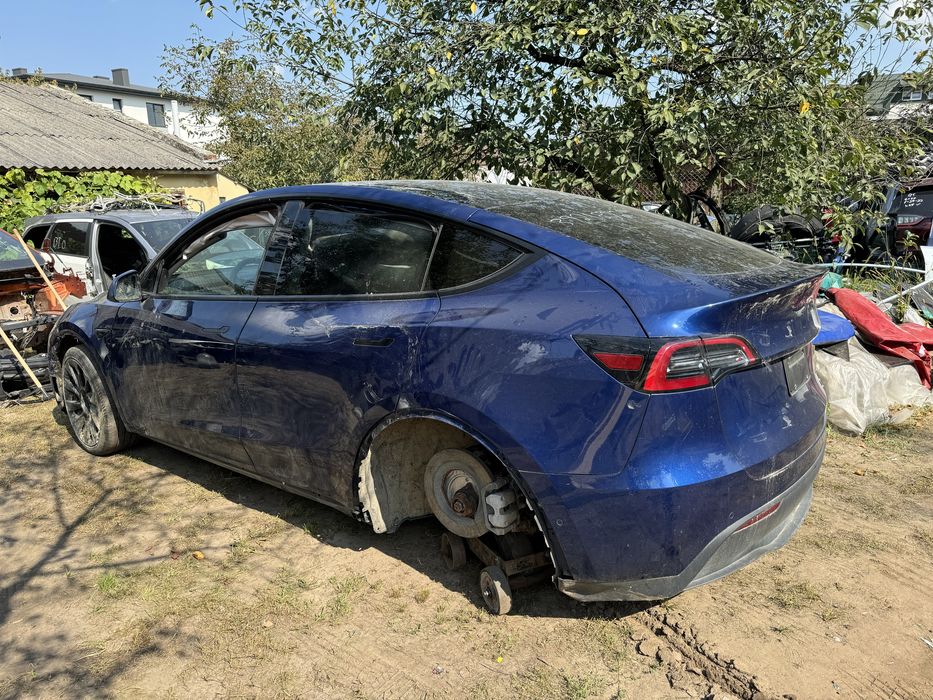 Тесла Y Tesla Y четверть