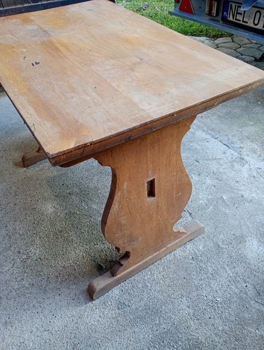 Dębowy stół zapraszam