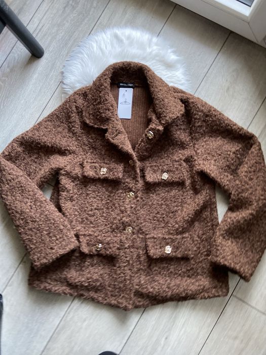 Krótka kurtka czekoladowa baranek, złote guziki