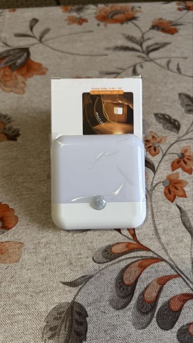 Акумуляторний світильник нічник із датчиком руху