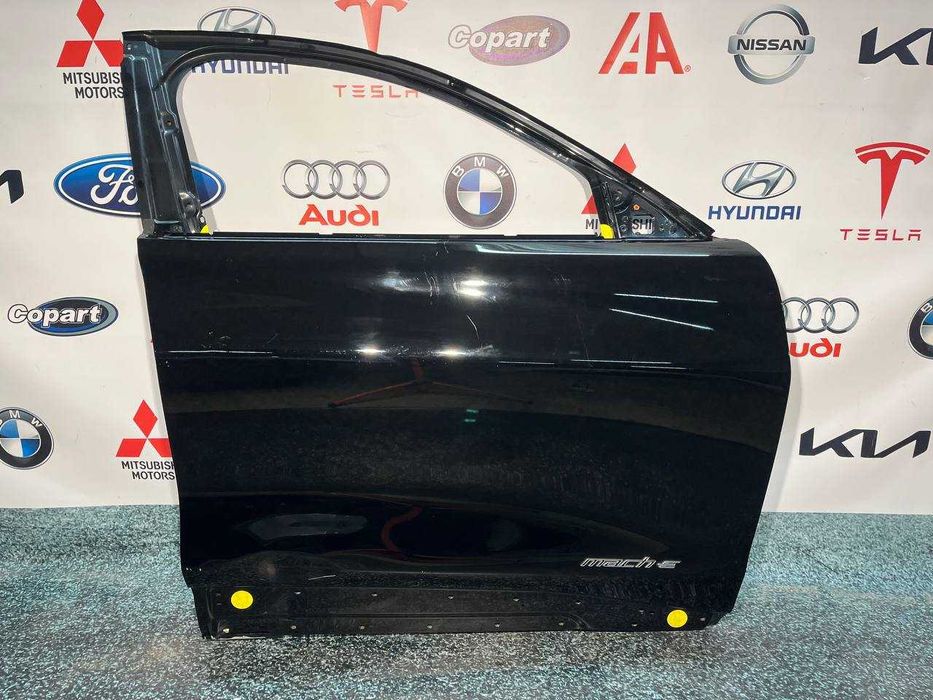Двері передні праві Ford Mustang Mach-E LJ8Z5820124C