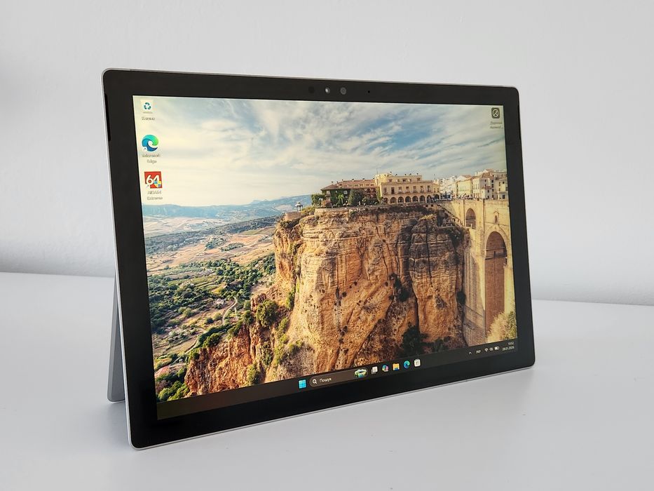 Microsoft Surface Pro 4 Intel Core i5-6300U 8GB RAM 256GB SSD