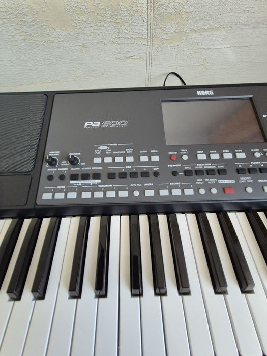 Keyboard Korg Pa600