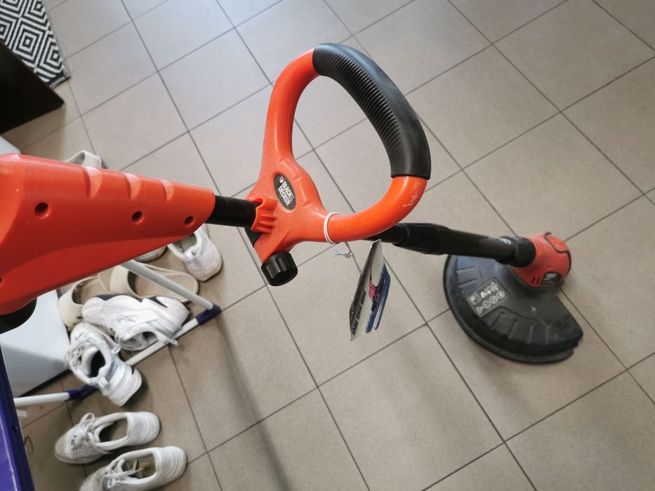 Podkaszarka black decker