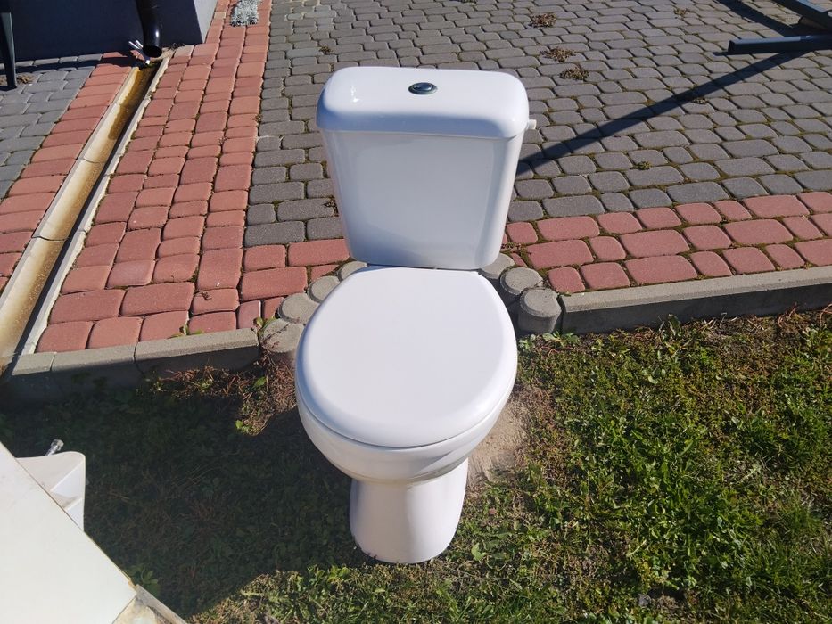Zlew i toaleta stojąca