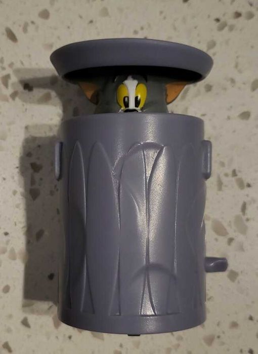 McDonalds 2021 Tom & Jerry " Tom's Garbage Can Antics" figura64584820312705120