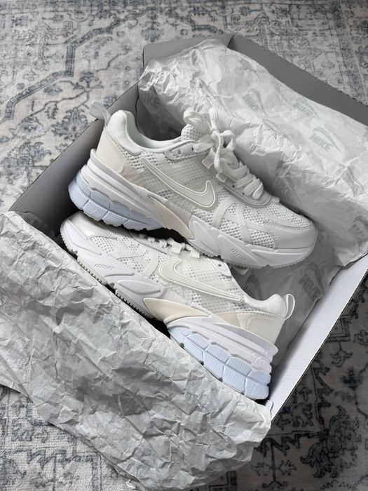 Nike V2K Runtekk White Flowers трендові жіночі кросівки найк в2к рантек