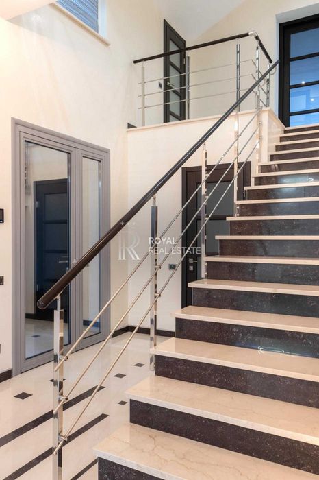 Оренда приватного будинку 378 м²  в Лісниках із басейном, СПА-зоною басейн
