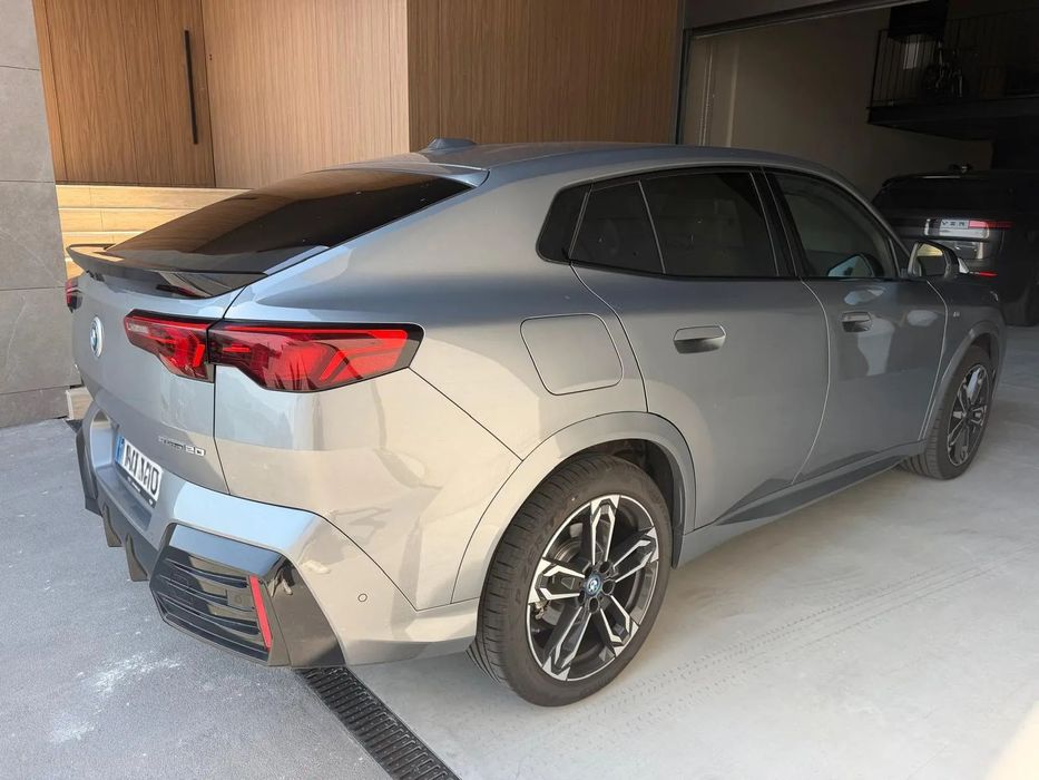 BMW iX2 eDrive20 Pack Desportivo M