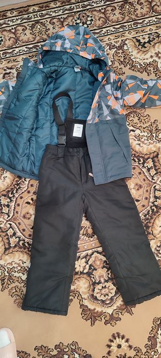 Sprzedam spodnie z kurtką chłopięcą r. 116