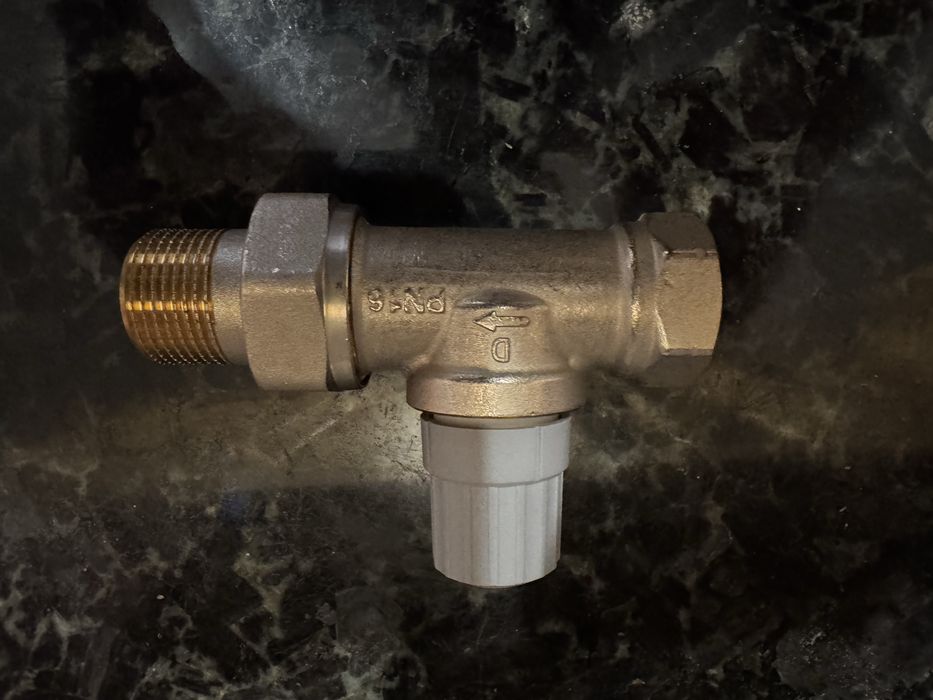 Продам Danfoss - кран та термостатична головка.