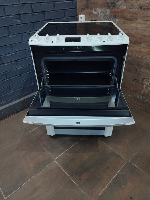Плита Electrolux EKC6061AOW Склокераміка + 2 духовки з Європи в ідеалі