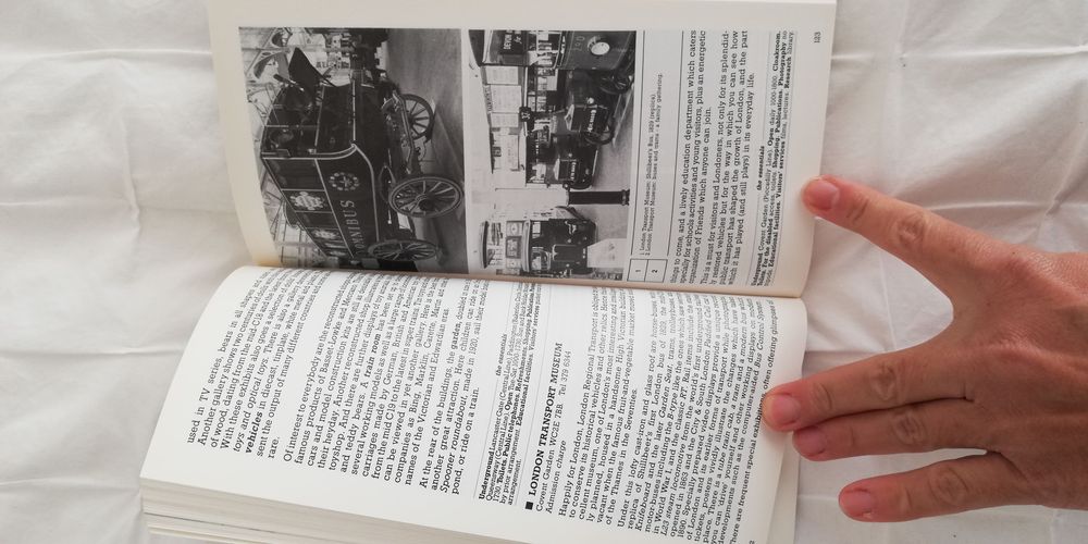 Livro Antigo - Guia - London Museums and Collections