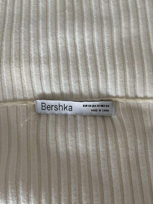 Ivory Icon — трикотажний топ з відкритими плечима Bershka