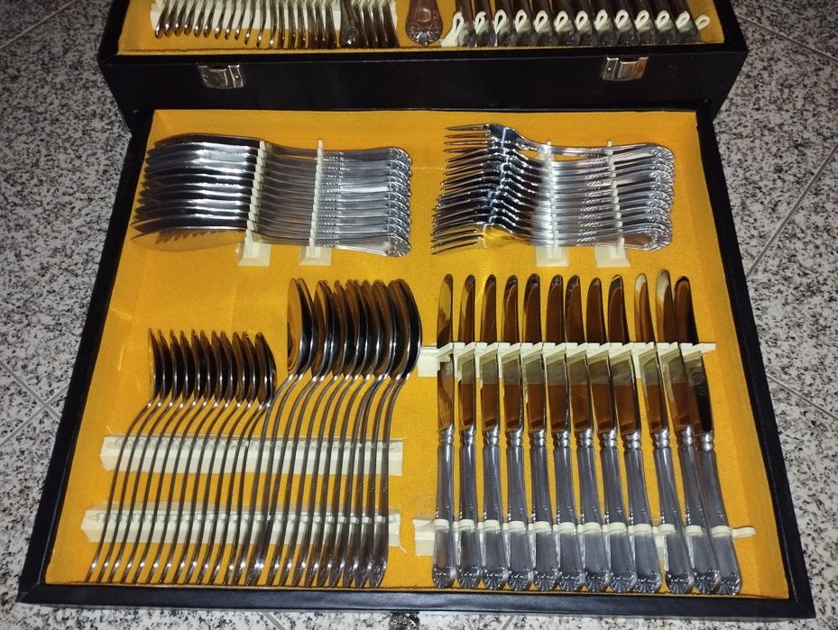 Faqueiro completo de 130 peças