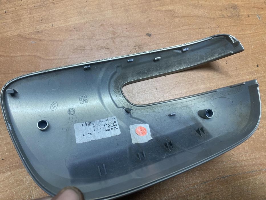 Кришка накладка лівого водійського дзеркала тойота авенсіс т25 рестайл