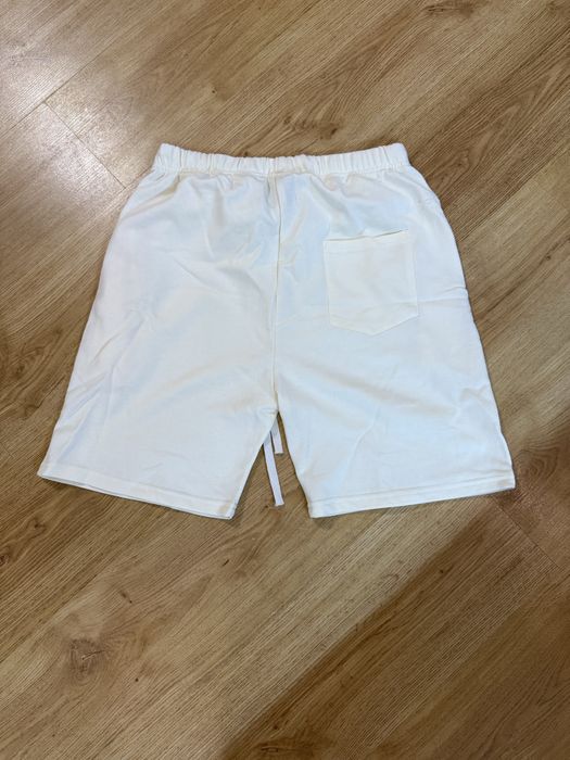 Шорты Esentials