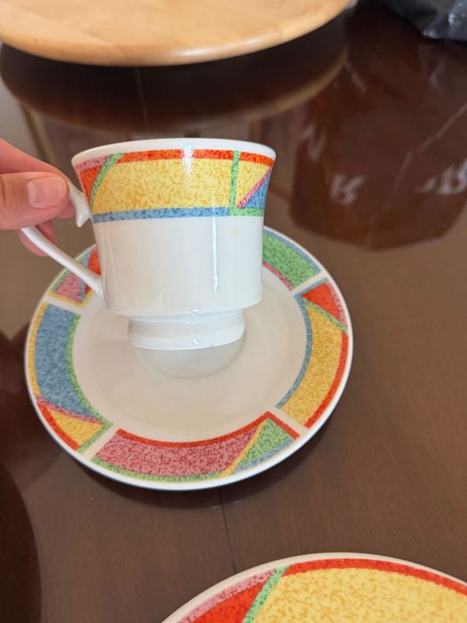 Serviço de Café e Mesa Completo em Porcelana – Padrão Colorido Geo