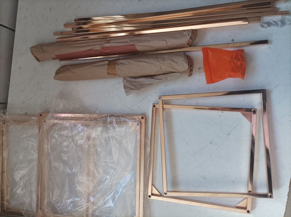 3 sztuki postumentow, kwietników