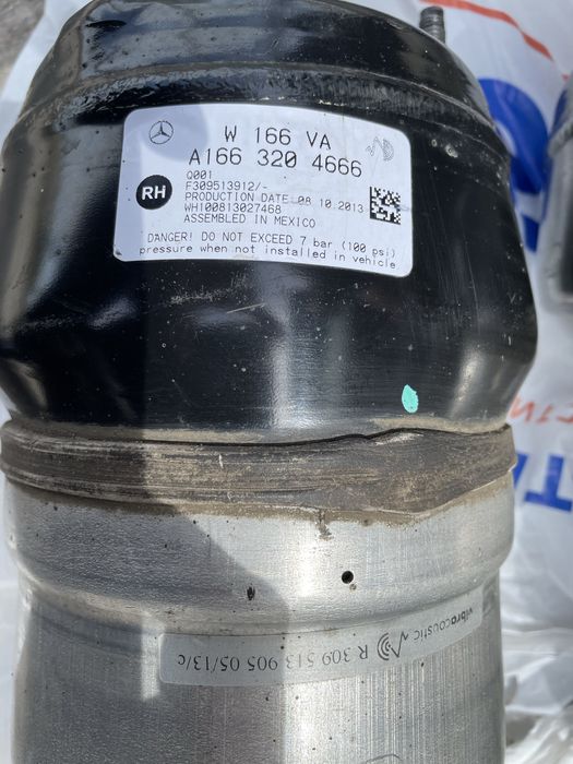 Передняя пневмостойка mercedes x166 12-15года левая, правая Оригинал