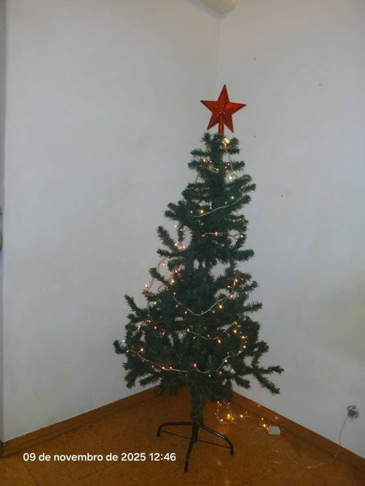 Linda árvore de Natal com 1,50m com todas as decorações