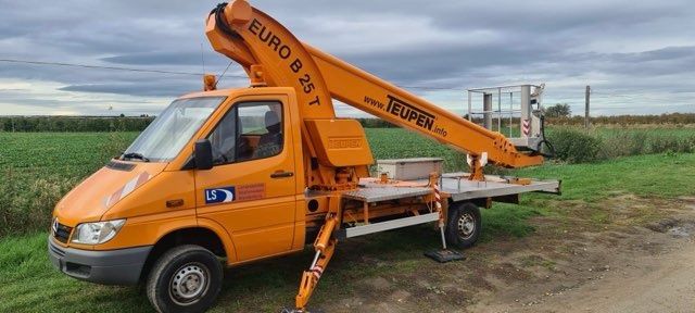 Wynajem zwyżki 25m do 30 m - podnośnik koszowy