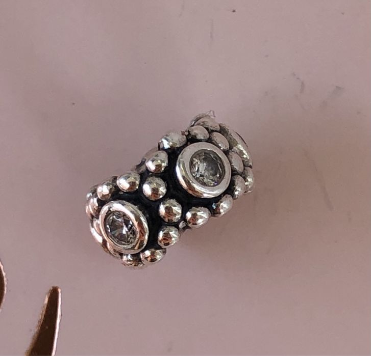 Charms Pandora z kryształkami