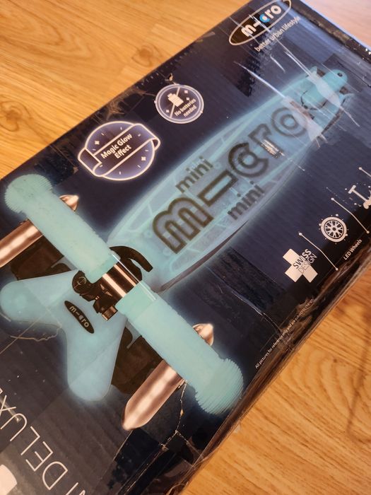 Trotinete criança luminosa azul nova