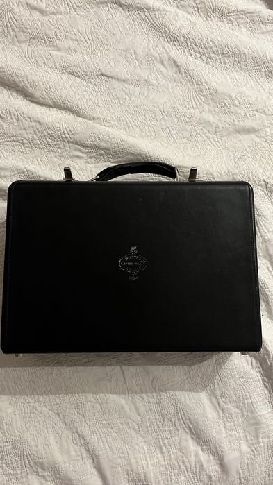 Vende-se estojo  Buffet Crampon para clarinete em si b