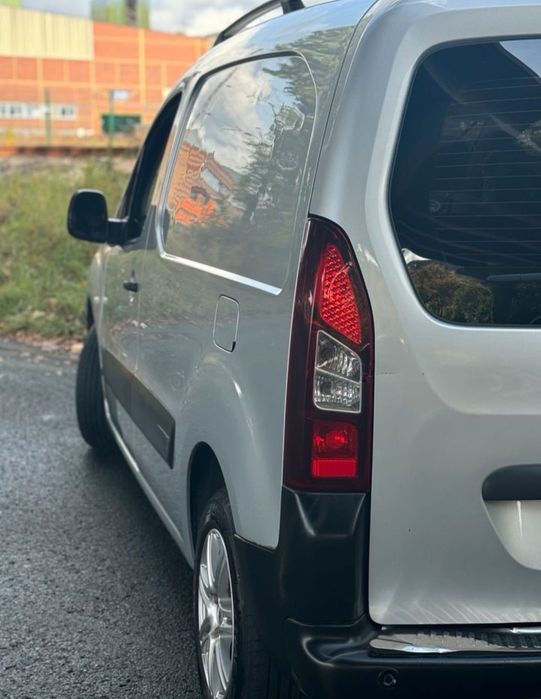 Peugeot Partner [L1H1]
1.6L [e-HDI] 90HP
• Automática 
• "FULL EXTRAS"