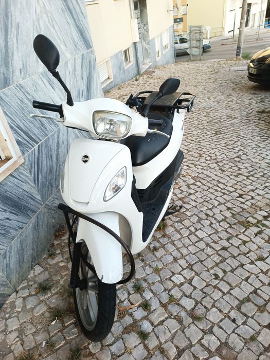 Mota SYM 50cc scooter