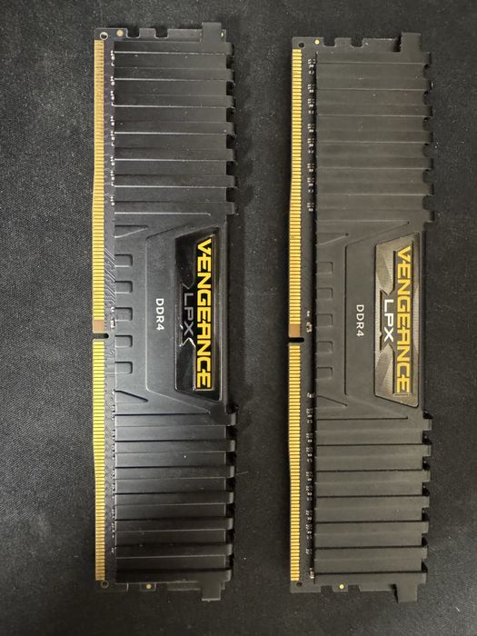 Оперативна память ddr4 2х8 gb 2400MHz
