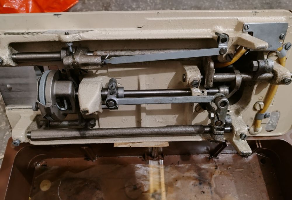 Maszyna do szycia Predom 466