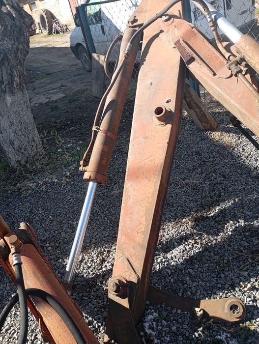 Запчастини до екскаватора