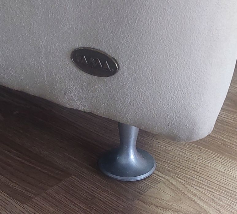 Sofá italiano design  marca FAMA LIVING em pele Nobuk 2 lugares .