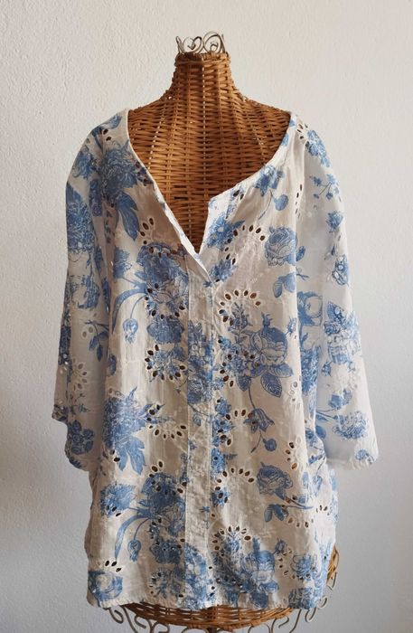 Blusa Bordada Meia Manga