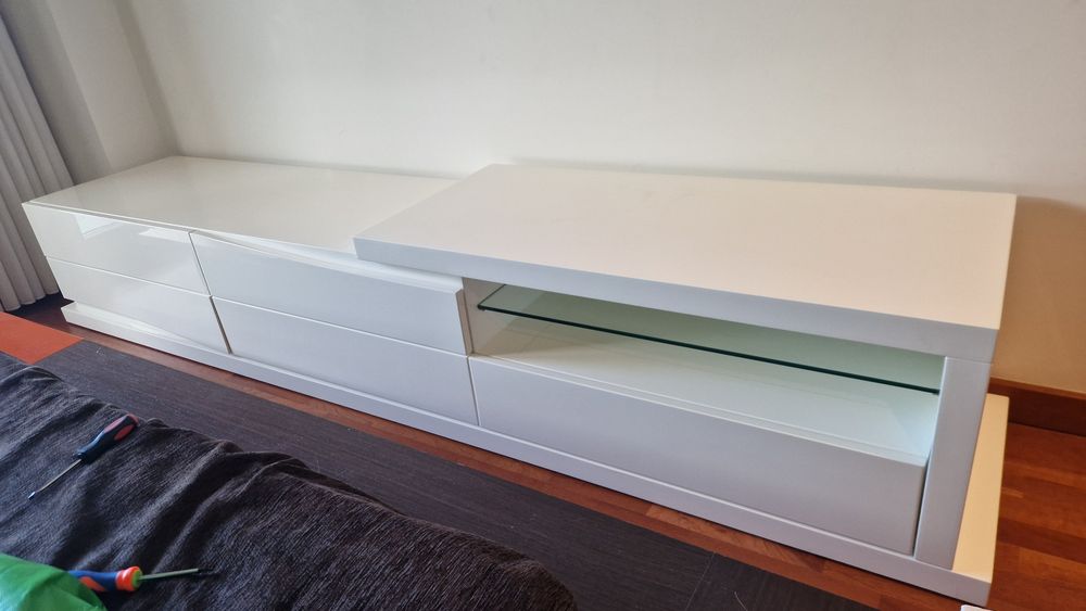 Vendo sofá, 2 cadeirões, mesa de centro e mesa TV