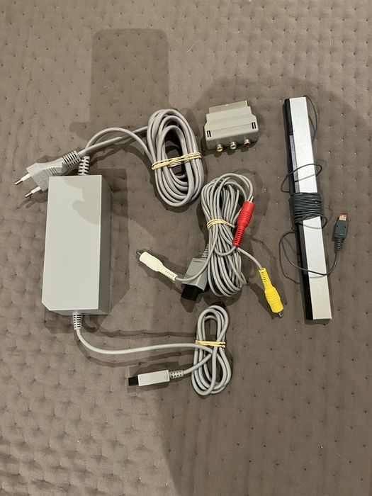 Consola Wii branca com comando e todos os cabos