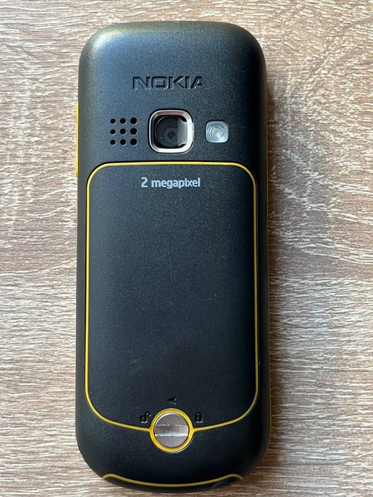 Мобильный телефон Nokia 3720c-2.