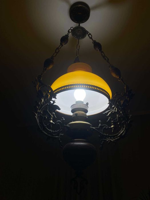 Antyczna lampa sufitowa w stylu secesyjnym