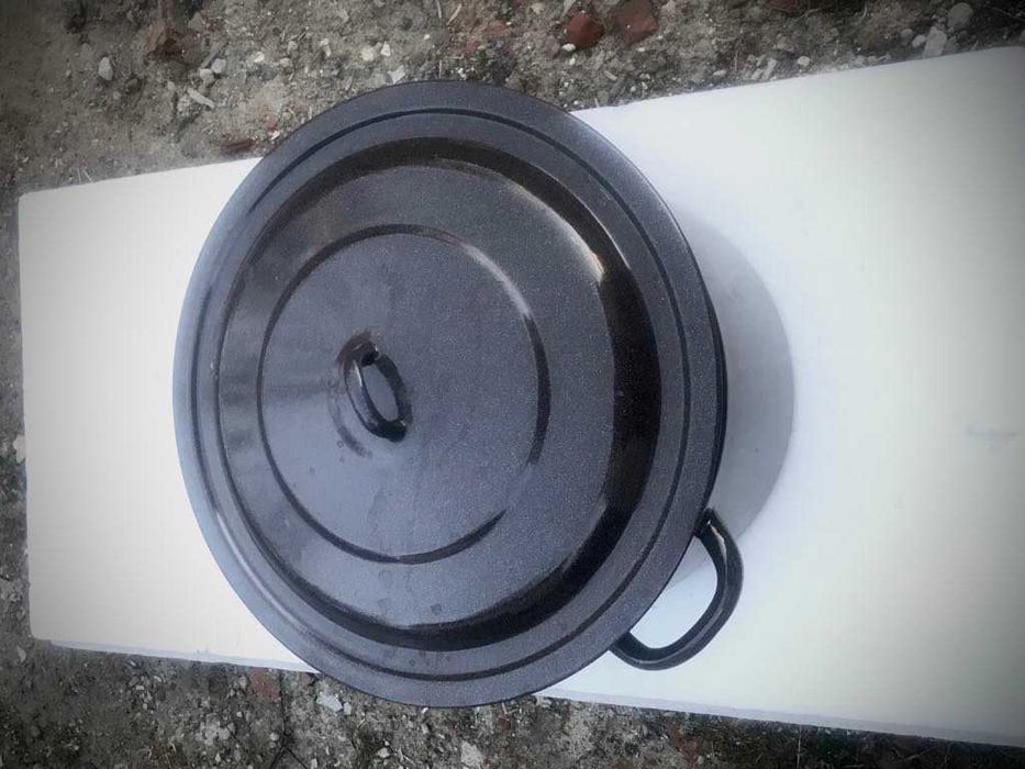 Продам емальовану кастрюлю 40л