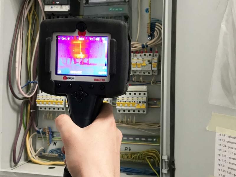 Послуги електрика. Электрик