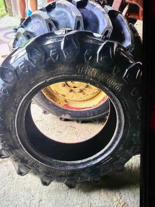 Sprzedam opone   Pirelli  rozmiar 11.2R20