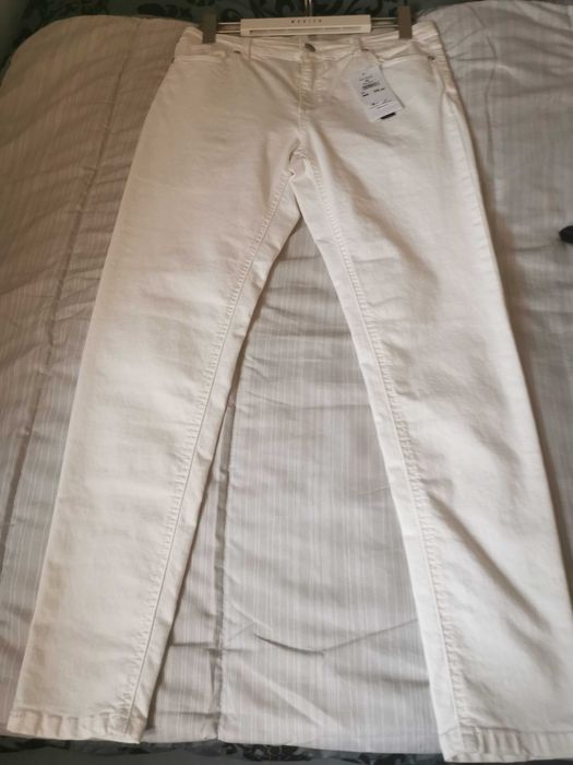 Nowe jeansy koloru ecru
