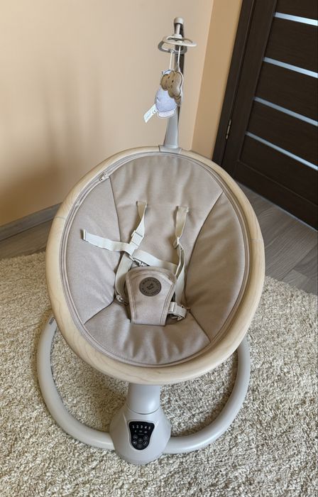 Продам заколисуючий центр Maxi Cosi Cassia