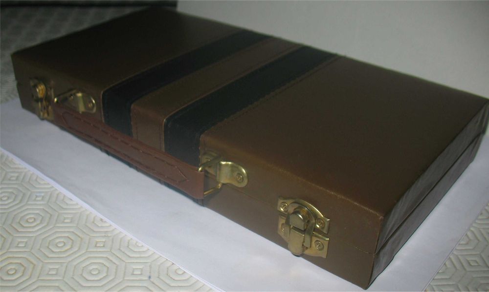 Conjunto de Viagem Vintage de Jogos Tradicionais (Xadrez, Dominós)